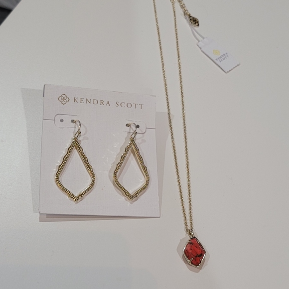 Kendra Scott Bundle Set Necklace , Earrings ,Bracelet 14k Gold Plated over brass - Picture 9 of 10